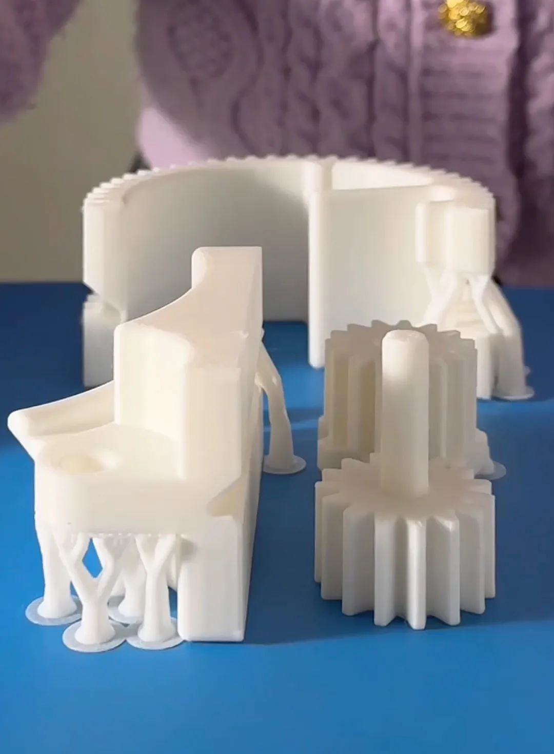 Creality Hyper Series PLA White filament printing result – 3D printed phone stand accessory in pure matte white.