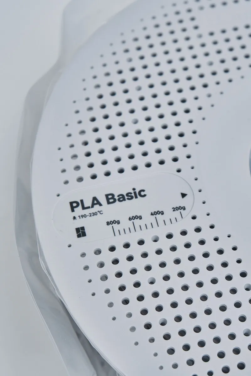 Close-up of a Bambu Lab PLA Basic spool label showing the 190-230&deg;C temperature range and the remaining filament weight scale from 200g to 800g.