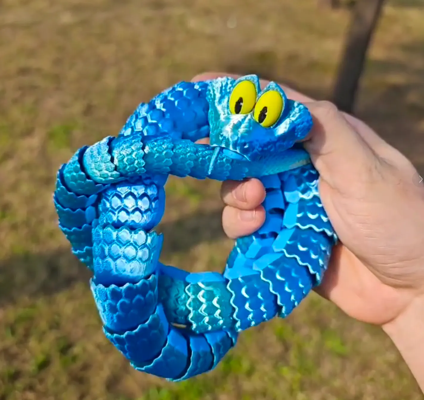 Articulated snake toy 3D printed with Bambu Lab PLA Silk Multi Color Blue Hawaii Filament 13904, featuring ocean blue color transitions and silk finish