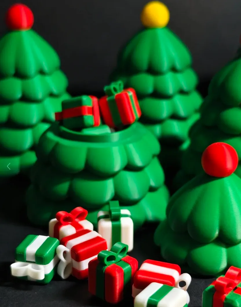 PLA Basic Mistletoe Green filament 3D printed green tree models with small gift-shaped blocks