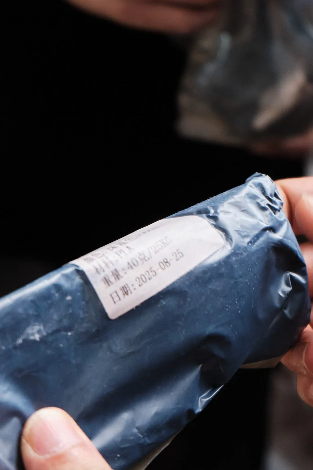 Color masterbatch additives packaged for precise dosing in 3D printer filament manufacturing