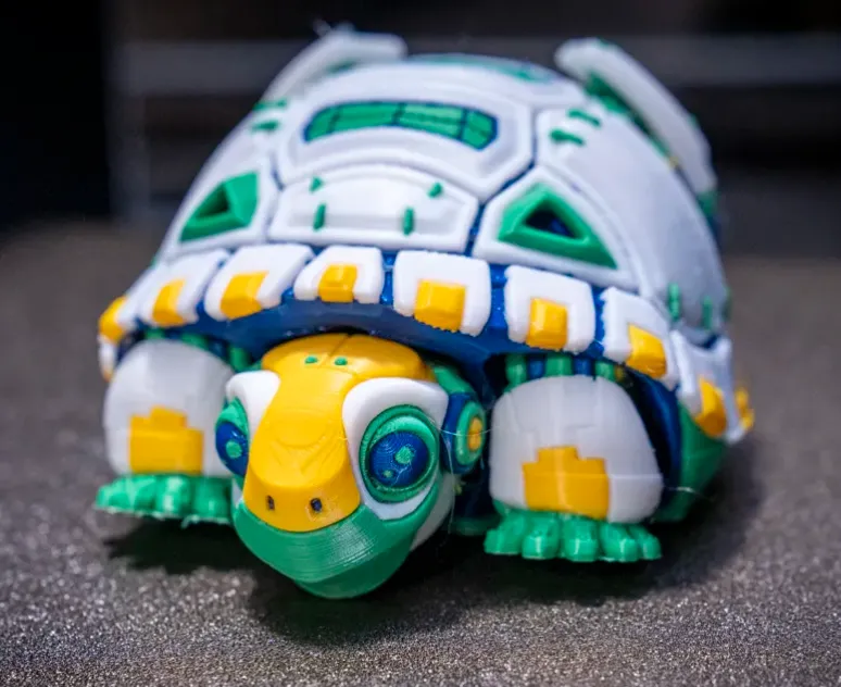 Snapmaker U1 multi-color 3D printed turtle model showing detailed surface finish and precise color transitions