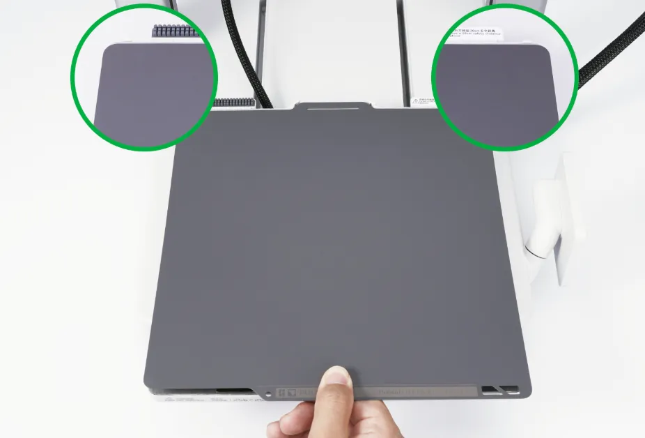 aligning build plate with positioning points on magnetic platform for correct installation