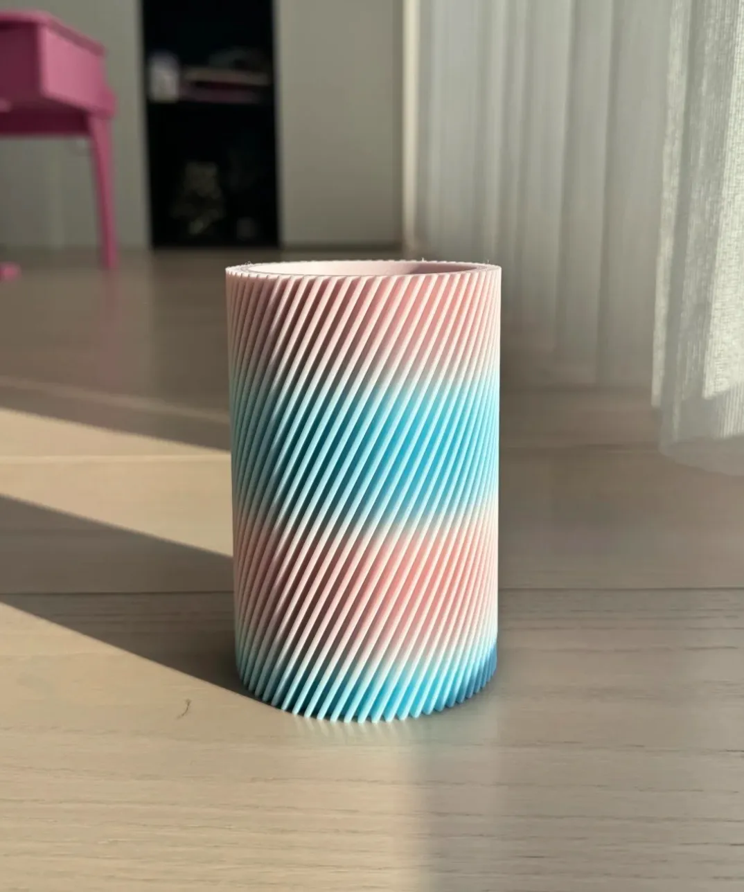 ribbed cylindrical vase printed with pink blue gradient filament Bambu Lab PLA Basic Cotton Candy Cloud 10907