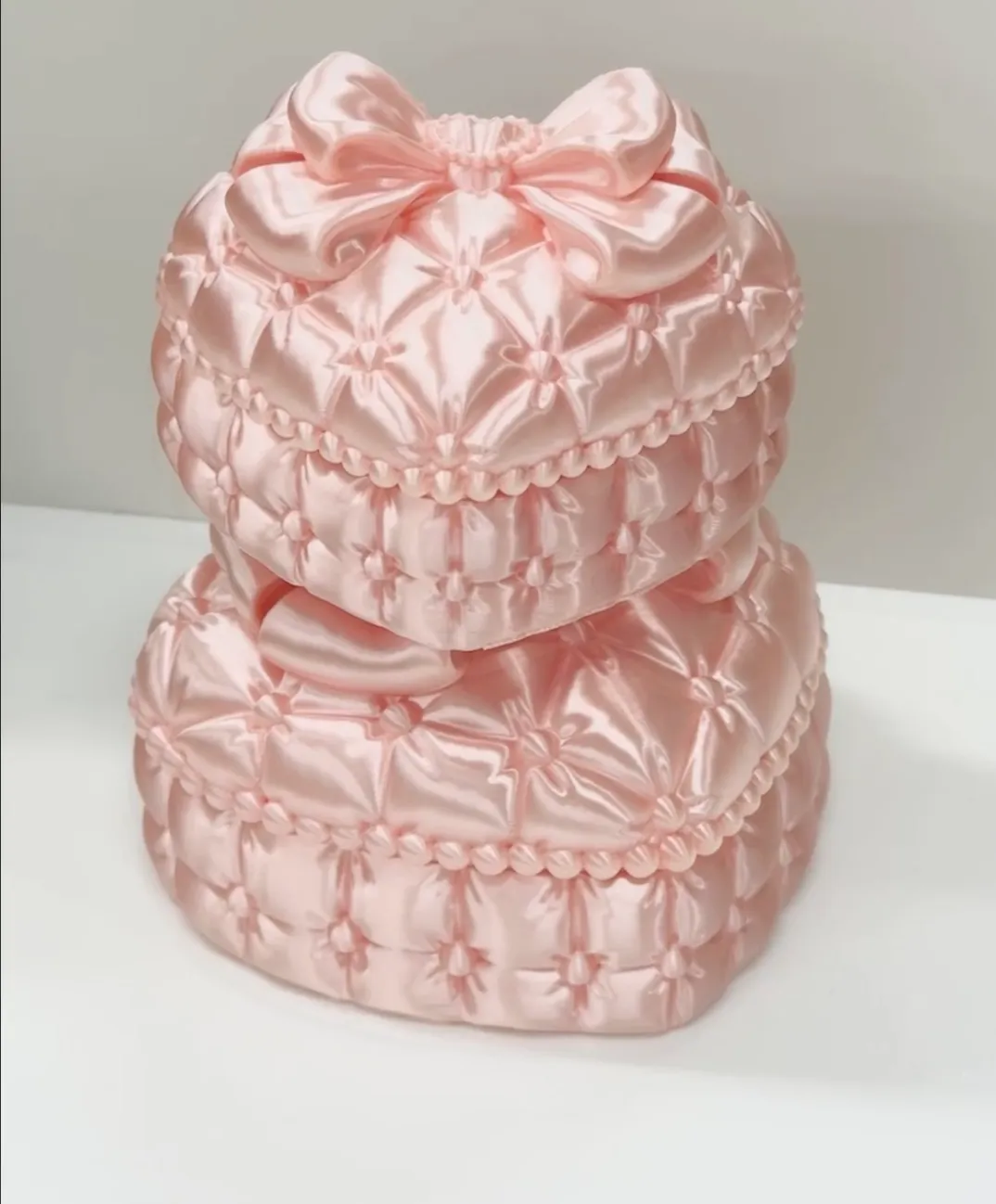 Heart-shaped decorative storage box printed with Bambu Lab PLA Silk+ Pink Filament 1.75mm 1kg/Spool Color Code 13207