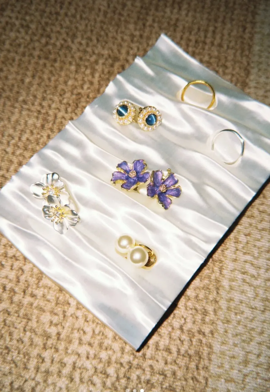 Jewelry display plate printed with Bambu Lab PLA Silk+ White Filament Color Code 13110 showing glossy silk white texture